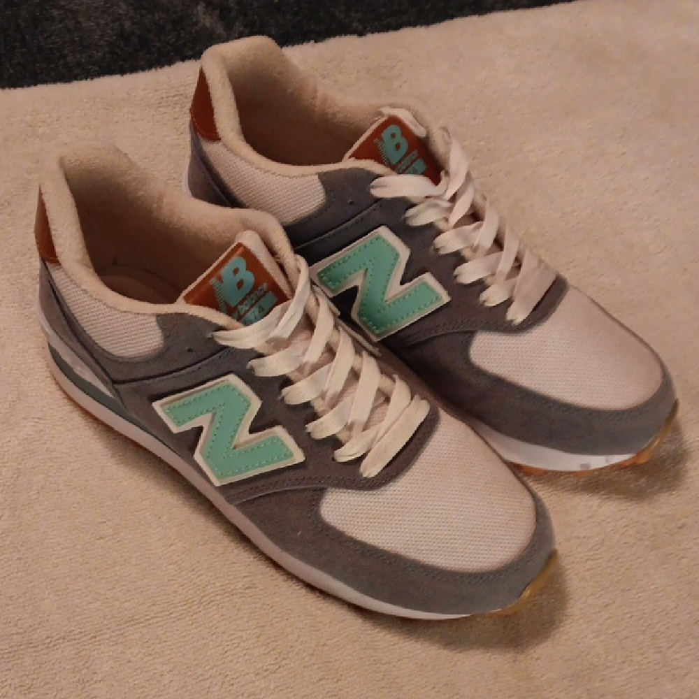 New Balance Gray and Green Retro Sneakers with Suede Mesh Upper